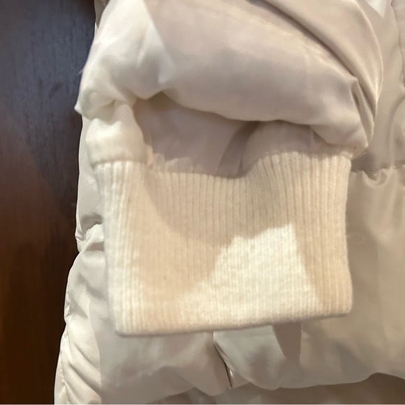 Gap cream puffer (75% down) with hood - Picture 4 of 6